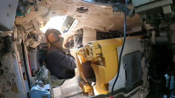 Боевая работа ВС РФ по установлению контроля над населенными пунктами Белый Колодезь и Устиновка в зоне спецоперации - Sputnik Литва