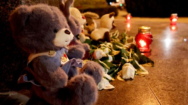 Стихийный мемориал в Краснодаре в память о погибших в результате украинской атаки на Геленджик - Sputnik Литва