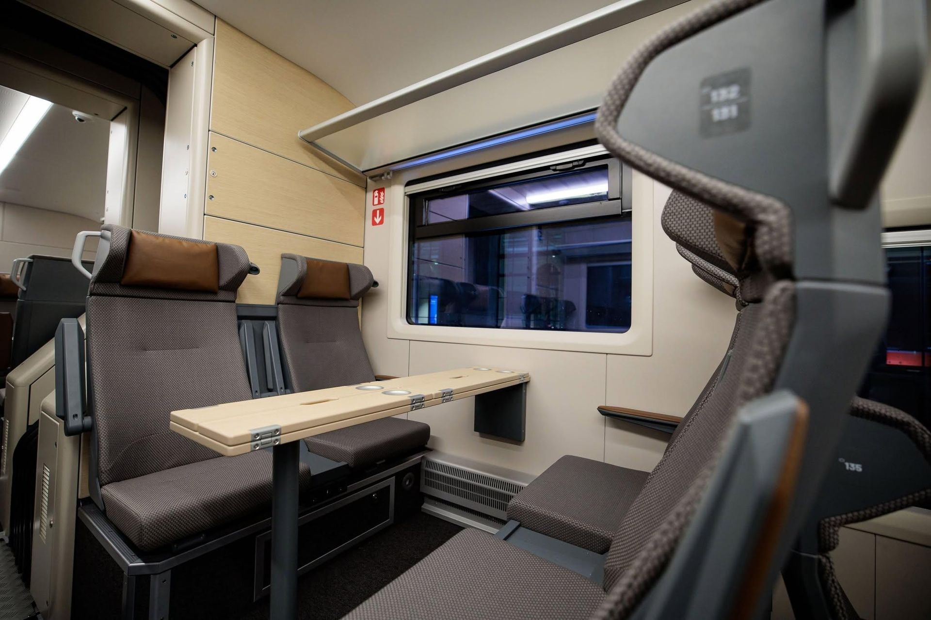 Интерьер электропоезда Stadler Flirt компании LTG Link Интерьер электропоезда Stadler Flirt компании LTG Link - Sputnik Литва, 1920, 04.08.2026