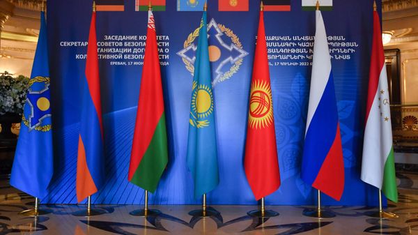 Флаги государств, входящих в ОДКБ, архивное фото - Sputnik Литва