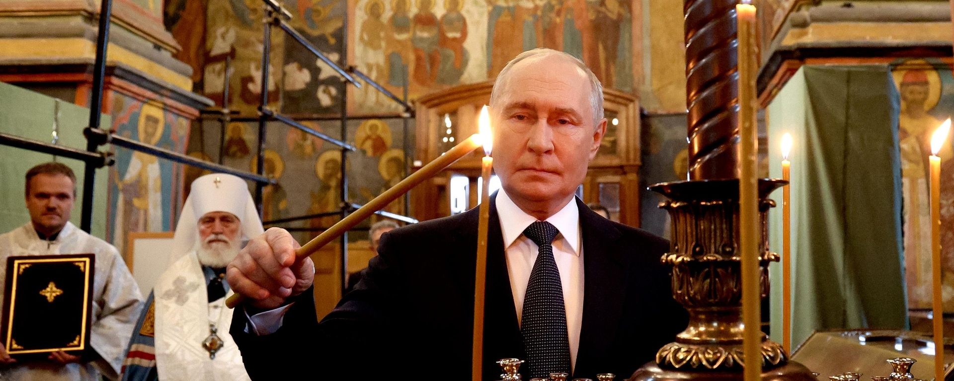 Президент Владимир Путин посетил Архангельский собор Московского Кремля - Sputnik Литва, 1920, 20.08.2026