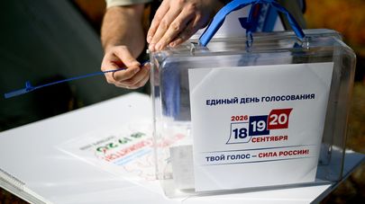 Урна во время проведения досрочного голосования на выборах депутатов Государственной Думы