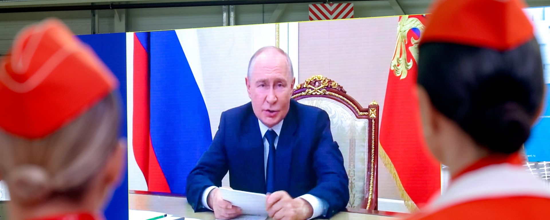 Президент РФ Владимир Путин принял участие в подписании договора на поставку самолетов МС-21-310 - Sputnik Литва, 1920, 18.09.2026
