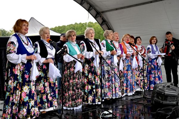 На фото: выступления фольклорного коллектива "Поющие сердца" на "Ярмарке народов" в Вильнюсе. - Sputnik Литва