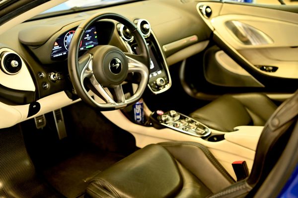 Гости могли посидеть в эксклюзивных автомобилях, записаться на тест-драйвы, узнать о преимуществах, ценах и технических характеристиках автомобилей. - Sputnik Литва
