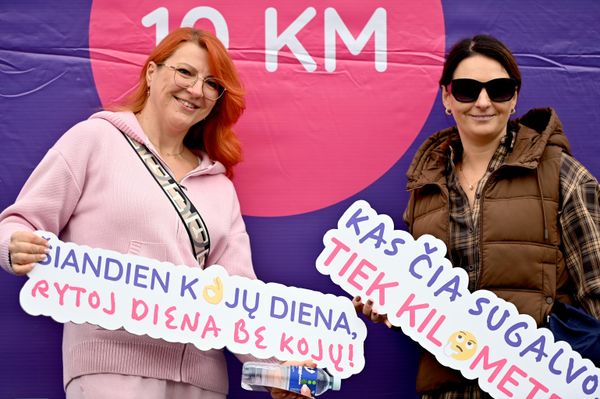 Мероприятие состоялось во Всемирный день туризма, поэтому пешеходные маршруты превратились в многочасовое путешествие по разным уголкам литовской столицы. - Sputnik Литва