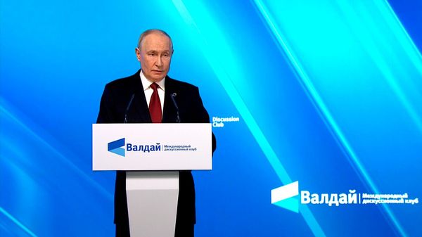 Правда в том, что не Россия начала воевать, а с РФ начали воевать, заявил Путин - Sputnik Литва