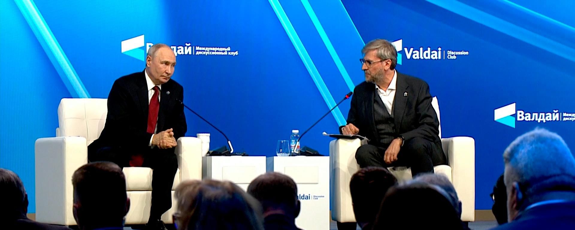 Путин высказался об ответе России на удары Украины по российским гражданским судам - Sputnik Литва, 1920, 01.10.2026