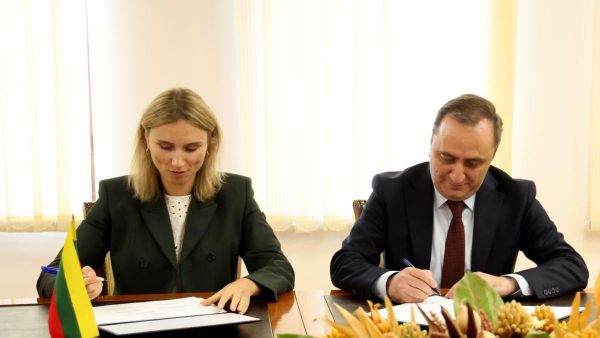 Подписание программы сотрудничества между министерствами обороны Армении и Литвы на 2027 год - Sputnik Литва