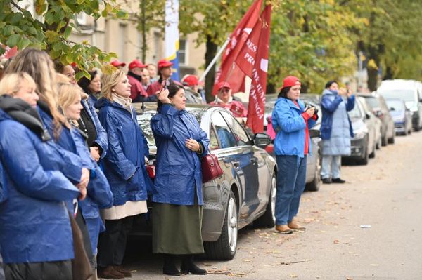 Во вторник, 20 октября, в Вильнюсе прошел митинг инициативной группы по внесению поправок в Трудовой кодекс республики. - Sputnik Литва