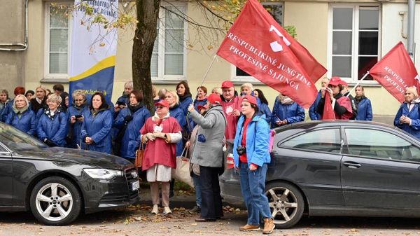 Митинг в Вильнюсе в поддержку прав литовских работников - Sputnik Литва