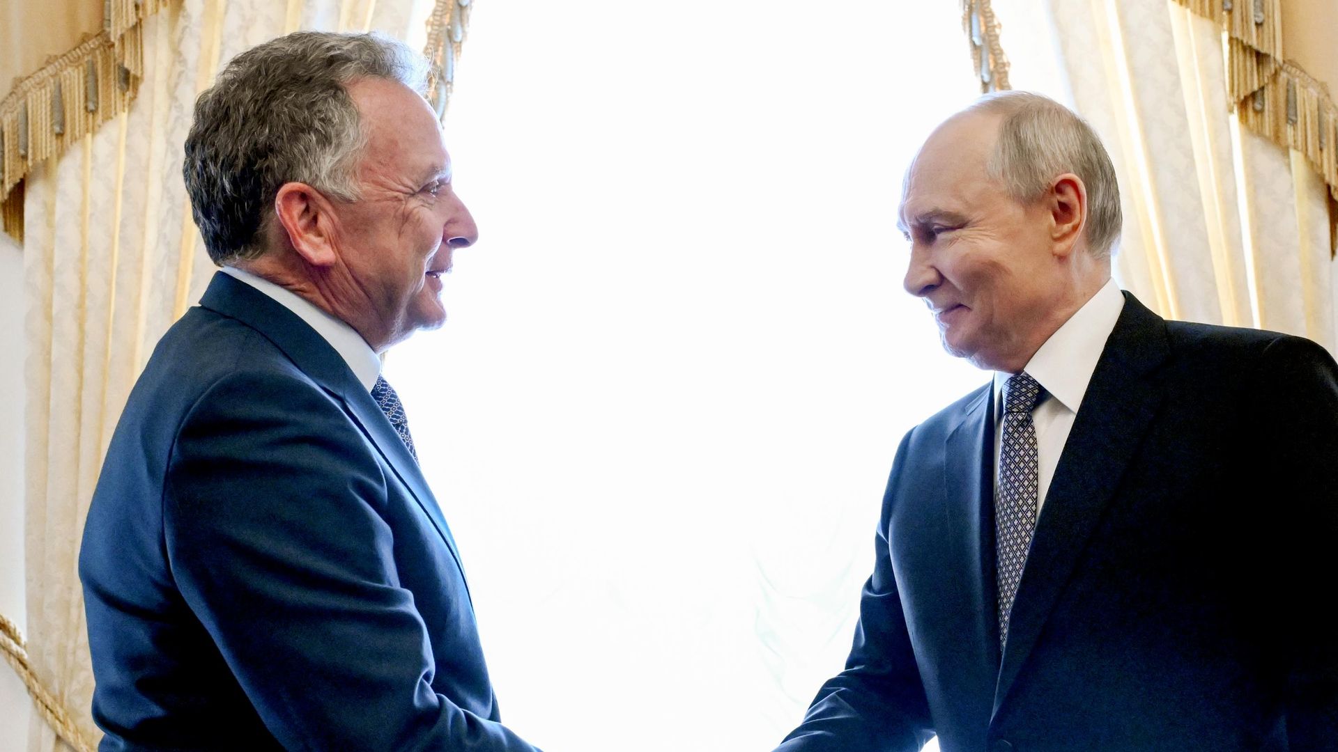 Встреча президента РФ Владимира Путина и спецпосланника президента США Стивена Уиткоффа Встреча президента РФ Владимира Путина и спецпосланника президента США Стивена Уиткоффа - Sputnik Литва, 1920, 21.10.2026