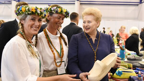 Президент Литвы Даля Грибаускайте в субботу в Вильнюсе открыла международную ярмарку местных общественных объединений - Sputnik Литва