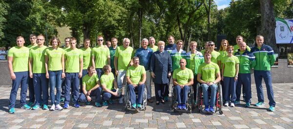 Литовские паралимпийцы и Даля Грибаускайте Литовские паралимпийцы и Даля Грибаускайте - Sputnik Литва