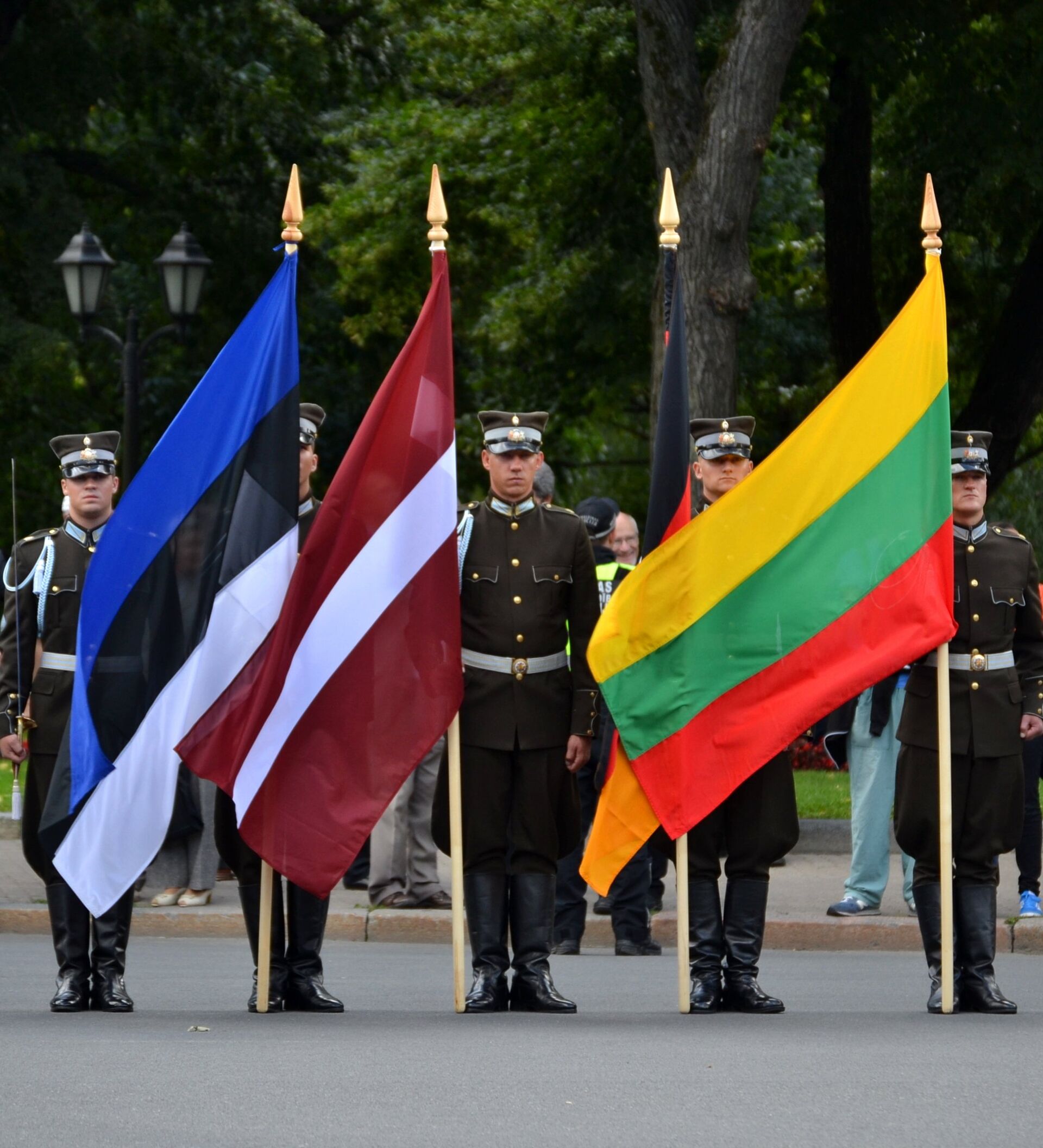 Нато латвия эстония. Литва Латвия Эстония. Латвия Литва Эстония в НАТО. Прибалтика и Россия. Флаг Прибалтики.