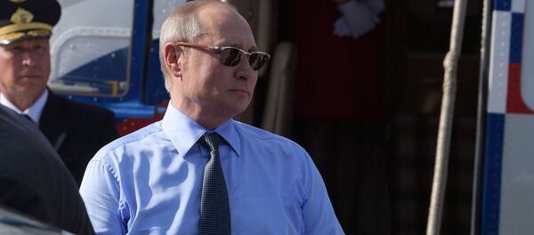 Президент России Владимир Путин встретился с президентом Франции Эммануилом Макроном, 19 августа 2019 года - Sputnik Литва