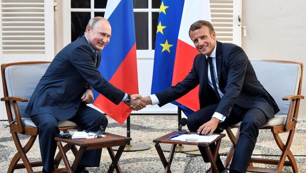 Rusijos prezidentas Vladimiras Putinas ir Prancūzijos prezidentas Emanuelis Makronas - Sputnik Lietuva