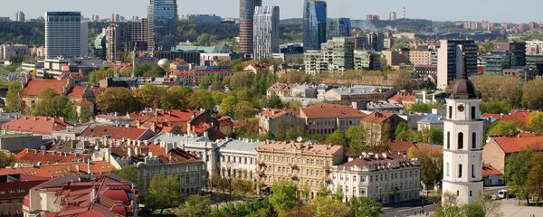 Крыши Старого города города и небоскребы Вильнюса, архивное фото Крыши Старого города города и небоскребы Вильнюса, архивное фото - Sputnik Lietuva