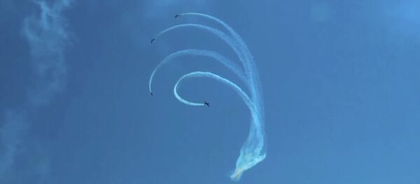 Российские летчики показали новую фигуру высшего пилотажа - Sputnik Литва