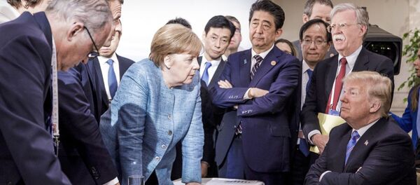 Канцлер Германии Ангела Меркель и президент США Дональд Трамп во время саммита лидеров G7 в Мальбе, Канада, архивное фото - Sputnik Lietuva
