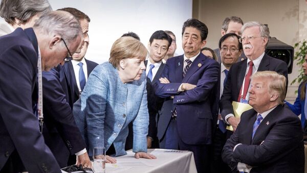 Канцлер Германии Ангела Меркель и президент США Дональд Трамп во время саммита лидеров G7 в Мальбе, Канада, архивное фото - Sputnik Lietuva
