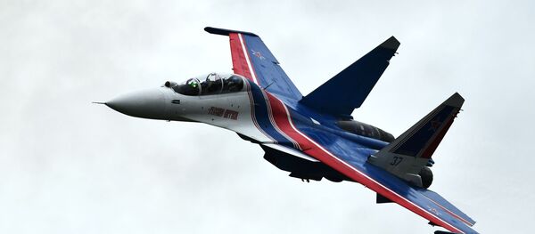 Самолет Су-30СМ пилотажной группы Русские витязи на всероссийском этапе конкурса Авиадартс, архивное фото Самолет Су-30СМ пилотажной группы Русские витязи на всероссийском этапе конкурса Авиадартс, архивное фото - Sputnik Литва