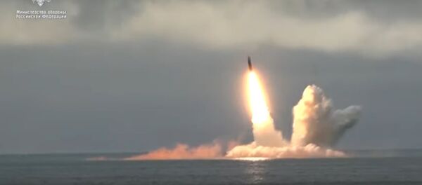 Появилось видео пуска баллистической ракеты Булава с Юрия Долгорукого - Sputnik Литва