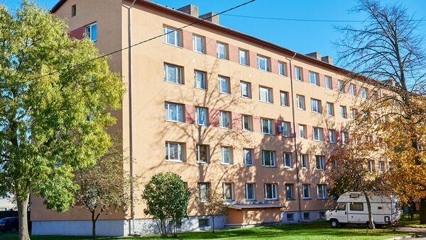 Хрущевки - жилые дома с маленькими квартирами без украшений на фасадах, архивное фото - Sputnik Литва