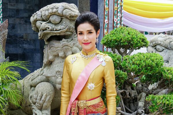 Супруга короля Таиланда Ваджиралонгкорн Синеенат Биласкалайани - Sputnik Lietuva