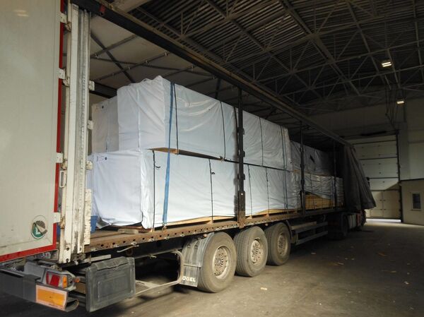 Литовец спрятал контрабандные сигареты в доски Литовец спрятал контрабандные сигареты в доски - Sputnik Литва