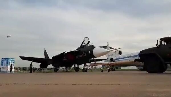 Экспериментальный Су-47 Беркут показали на МАКС-2019 - Sputnik Литва