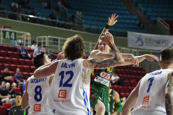 Литва переиграла чехов и объявила состав на чемпионат мира Литва переиграла чехов и объявила состав на чемпионат мира - Sputnik Литва