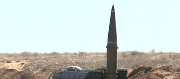 Учебно-боевой пуск ракеты ОТРК Искандер на полигоне Капустин Яр - Sputnik Литва