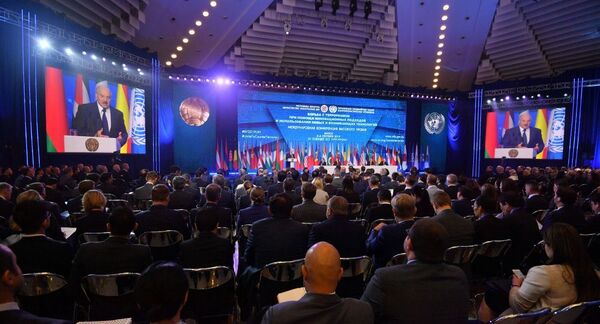 Лукашенко рассказал, почему наглухо закрыл границы с Украиной Лукашенко рассказал, почему наглухо закрыл границы с Украиной - Sputnik Литва