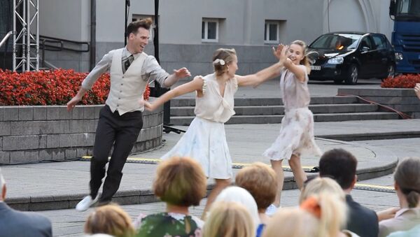Парады, песни и танцы: как в Литве отмечают начало учебного года - Sputnik Lietuva