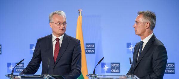 Президент Гитанас Науседа и генеральный секретарь НАТО Йенс Столтенберг, 4 сентября 2019 года Президент Гитанас Науседа и генеральный секретарь НАТО Йенс Столтенберг, 4 сентября 2019 года - Sputnik Lietuva