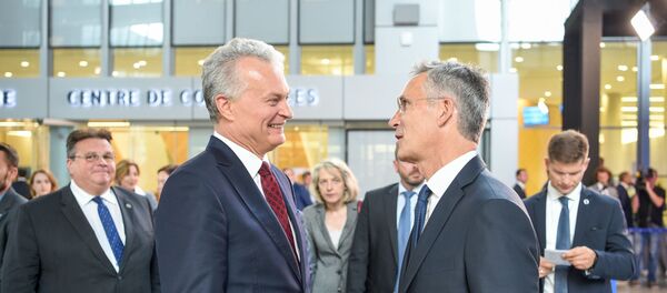 Президент Гитанас Науседа и генеральный секретарь НАТО Йенс Столтенберг, 4 сентября 2019 года Президент Гитанас Науседа и генеральный секретарь НАТО Йенс Столтенберг, 4 сентября 2019 года - Sputnik Литва