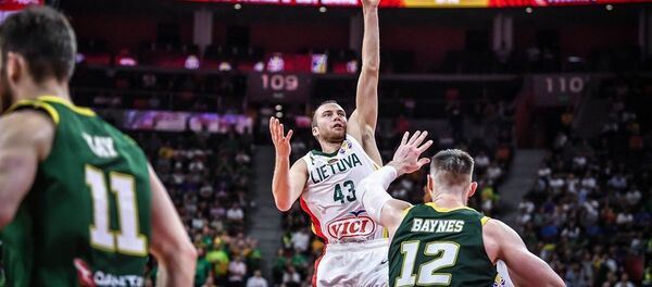 Сборная Литвы играет с командой Австралии на первом групповом этапе Кубка мира по баскетболу Сборная Литвы играет с командой Австралии на первом групповом этапе Кубка мира по баскетболу - Sputnik Литва