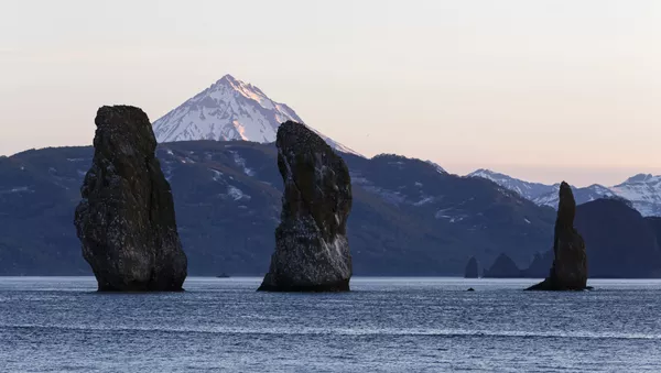Скалы Три Брата в Авачинской бухте, Камчатка, архивное фото