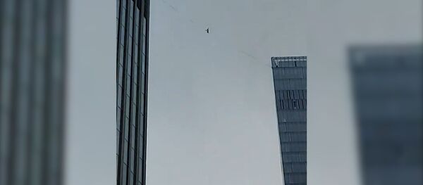 Канатоходец между башнями Москва-Сити - Sputnik Lietuva