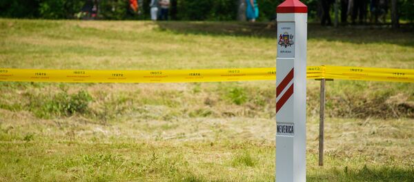 Латвийский пограничный столб Латвийский пограничный столб - Sputnik Lietuva