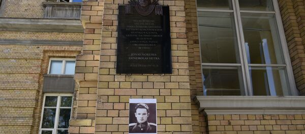 Новая табличка Йонасу Норейке в Вильнюсе, архивное фото - Sputnik Литва