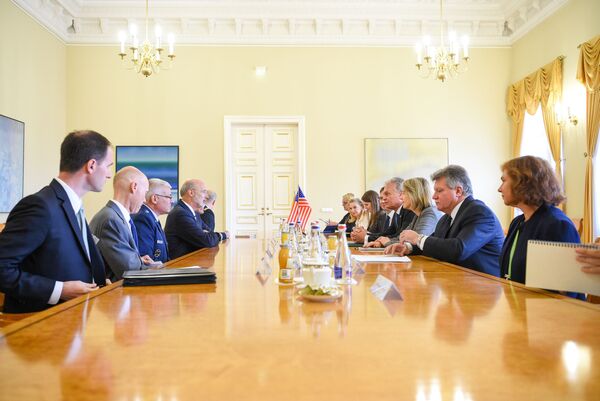 Науседа заявил о реальном участии США в обороне Литвы Науседа заявил о реальном участии США в обороне Литвы - Sputnik Литва