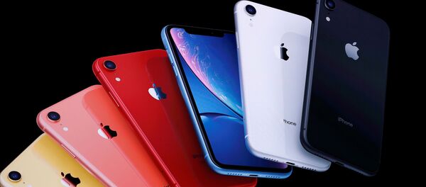 Тим Кук представляет новый iPhone 11 на мероприятии Apple в их штаб-квартире в Купертино, штат Калифорния, США, 10 сентября 2019 года Тим Кук представляет новый iPhone 11 на мероприятии Apple в их штаб-квартире в Купертино, штат Калифорния, США, 10 сентября 2019 года - Sputnik Lietuva
