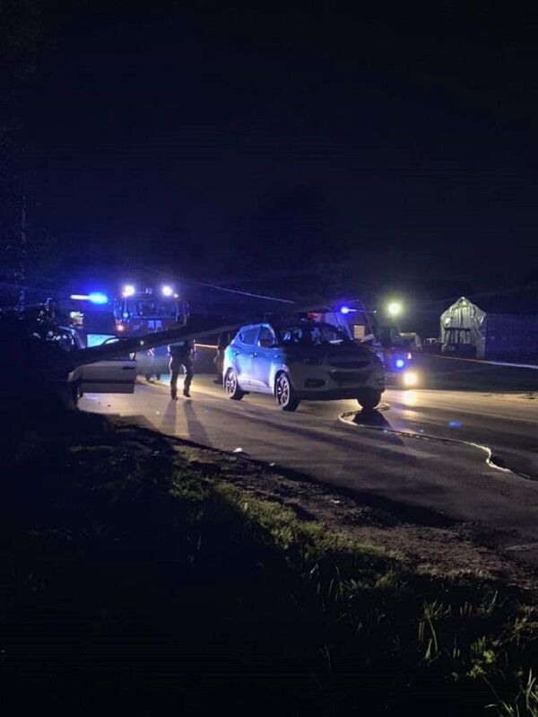 Fotofaktas: Kaune ant policijos automobilio nukrito apšvietimo stulpas Fotofaktas: Kaune ant policijos automobilio nukrito apšvietimo stulpas - Sputnik Lietuva