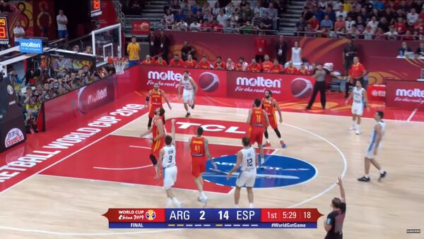 Испания второй раз в истории выиграла Кубок мира по баскетболу - Sputnik Литва