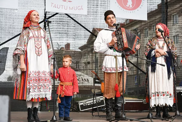 В Вильнюсе прошла традиционная ярмарка народов Tautos Muge 2019 В Вильнюсе прошла традиционная ярмарка народов Tautos Muge 2019 - Sputnik Lietuva