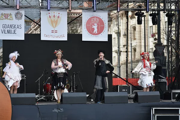 В Вильнюсе прошла традиционная ярмарка народов Tautos Muge 2019 В Вильнюсе прошла традиционная ярмарка народов Tautos Muge 2019 - Sputnik Lietuva