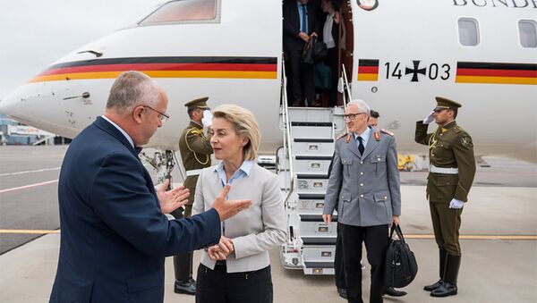 Министр обороны Германии Урсула фон дер Ляйен прилетела в Вильнюс - Sputnik Литва