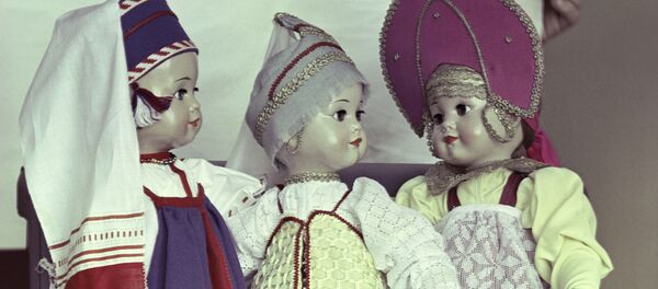 Куклы в национальных костюмах Куклы в национальных костюмах - Sputnik Литва